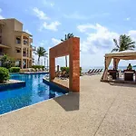 El Faro Oceanfront Apartments